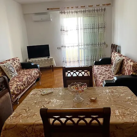 Incantevole Con Posto Auto Privato דירה Vlorë